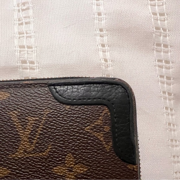 Louis Vuitton Zippy Wallet - Picture 11 of 15